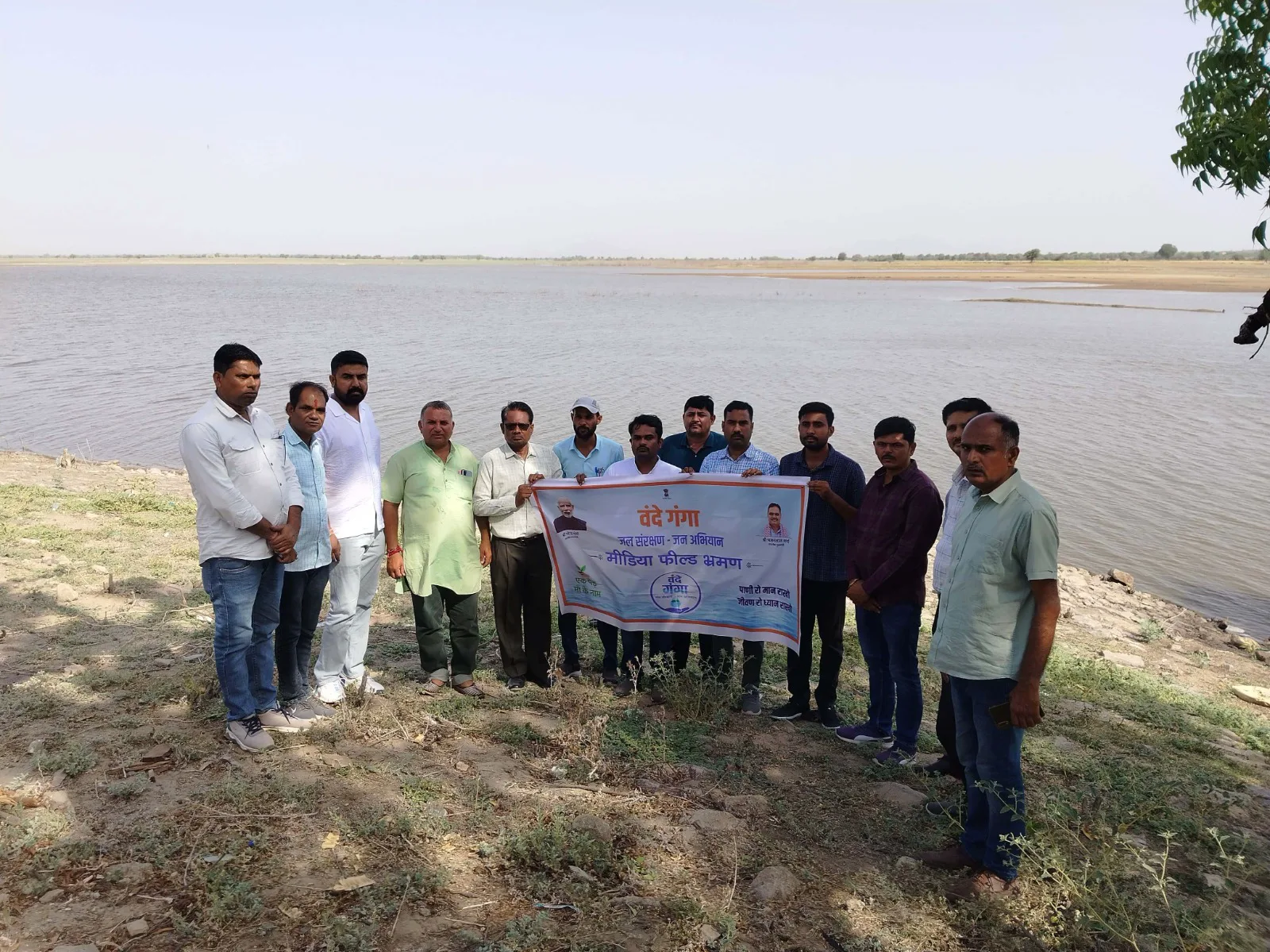 सांथू ग्राम में वाटिका में गत वर्ष लगाए गए 1100 पौधों का अवलोकन कर ली जानकारी