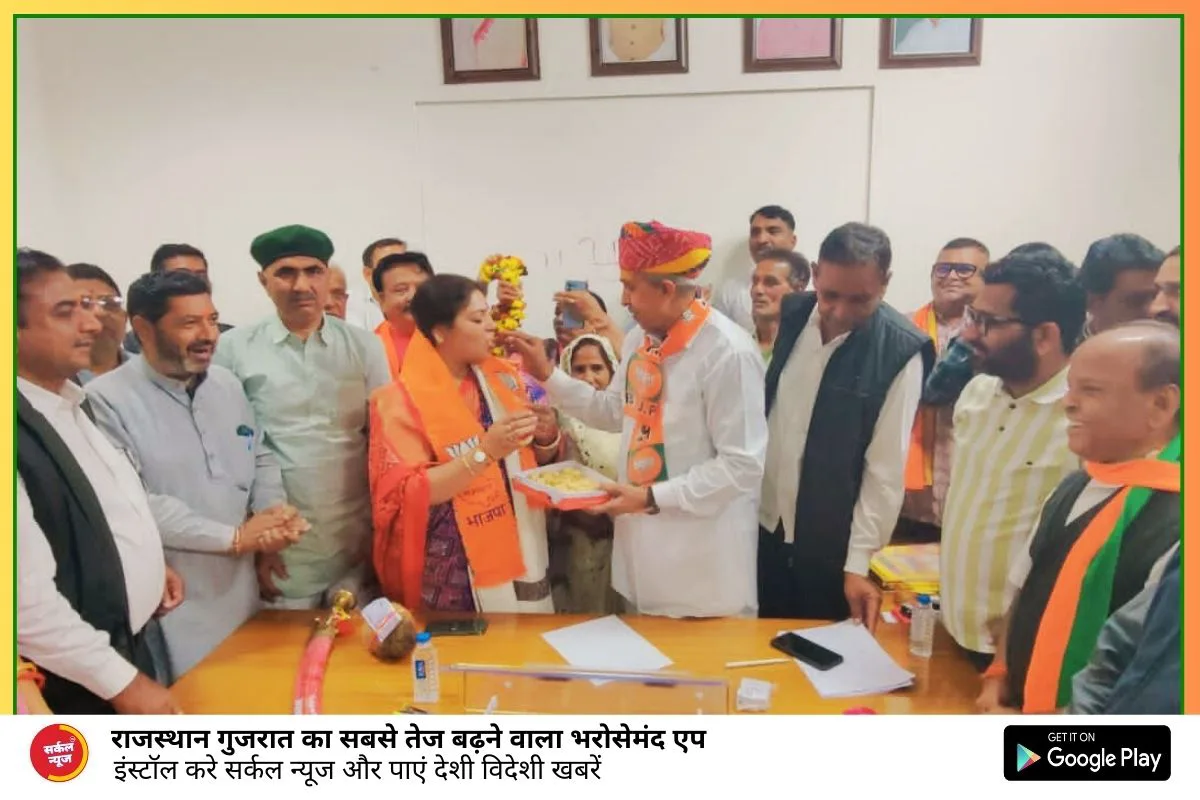 नवनिर्वाचित भाजपा जिलाध्यक्ष रक्षा भंडारी ने सांसद चौधरी का लिया आशीर्वाद