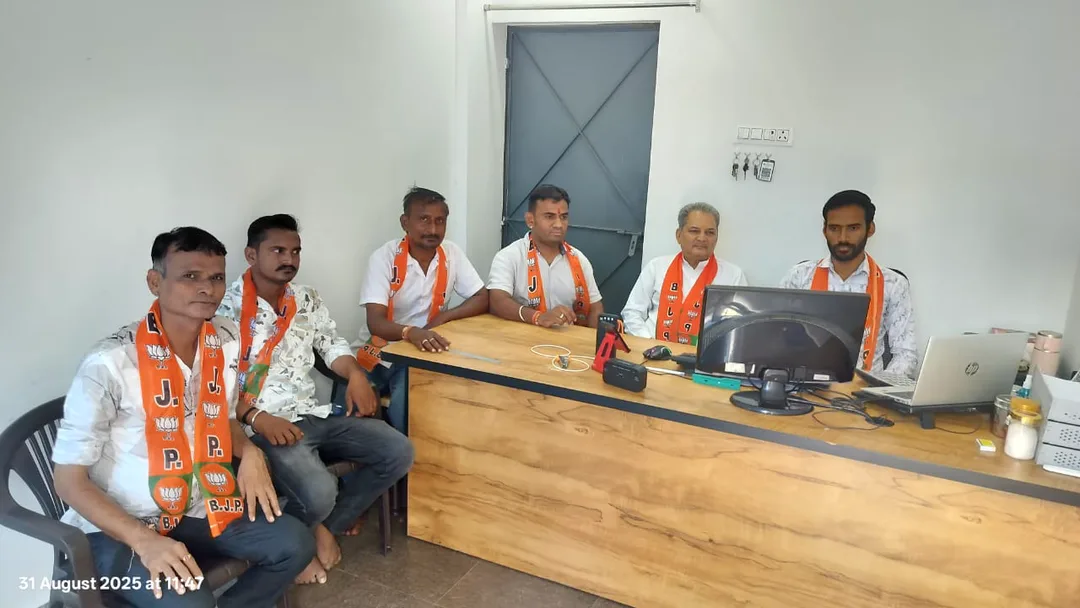 जालौर में गूंजा 'मन की बात': भाजपा कार्यकर्ताओं ने लिया स्वच्छता, स्वदेशी और सेवा का संकल्प – फोटो 2