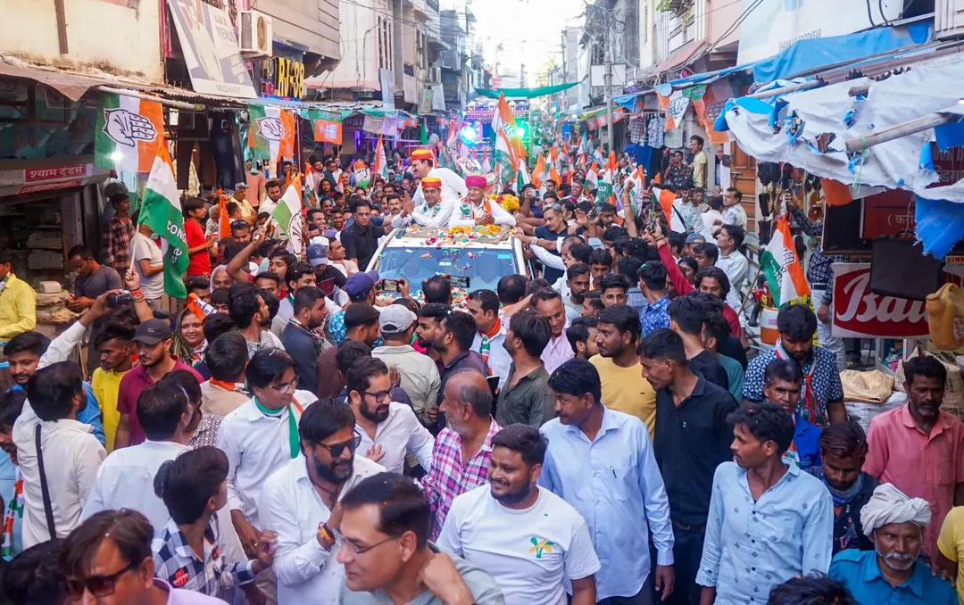 पूर्व मुख्यमंत्री गहलोत पहुंचे आबूरोड, माउंट आबू, उमड़ी भीड़ ने एकमत से वैभव को समर्थन का दिलाया भरोसा