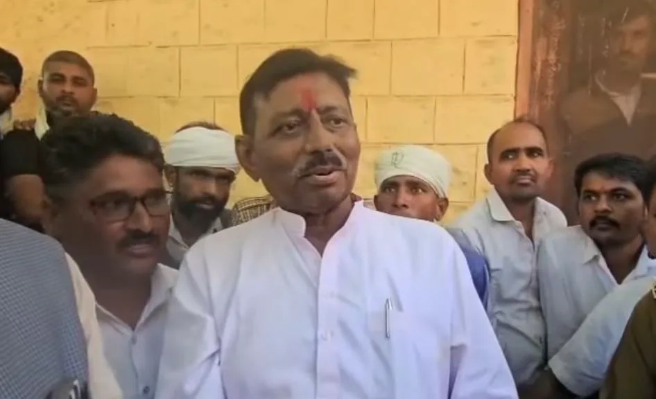 भीनमाल: कोड़िटा में सनसनीखेज लूट! | 75 वर्षीय बुजुर्ग की पत्थर मारकर हत्या, आरोपियों की गिरफ्तारी तक 3 गांवों के लोगों ने रोका पोस्टमार्टम