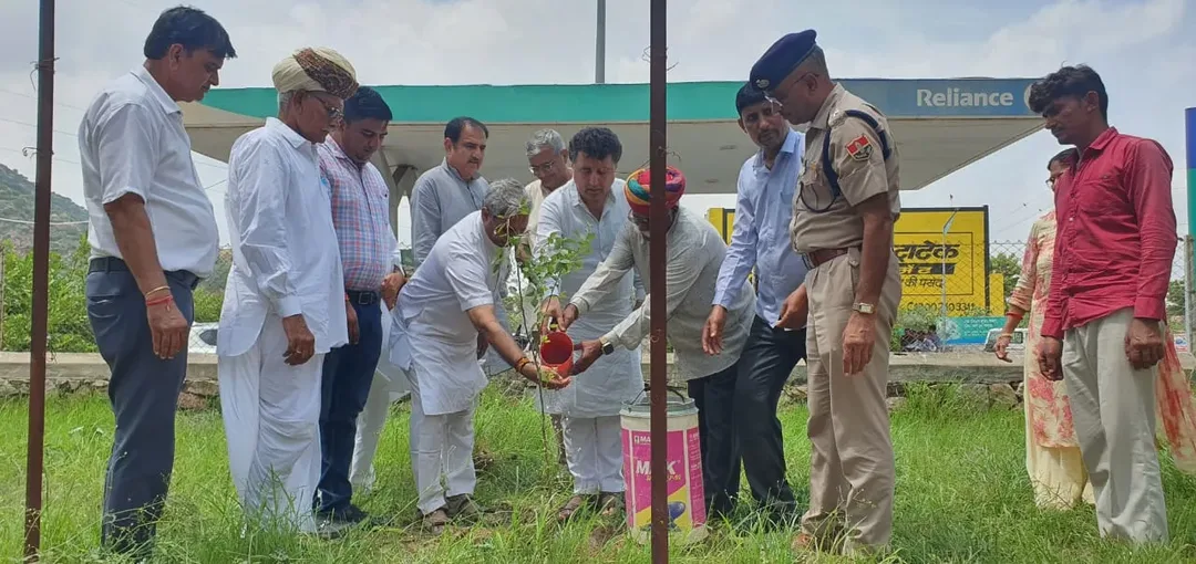 लव-कुश वाटिका में हुआ 75वें जिला स्तरीय वन महोत्सव का आयोजन, लगाए गए 1100 पौधें – फोटो 5