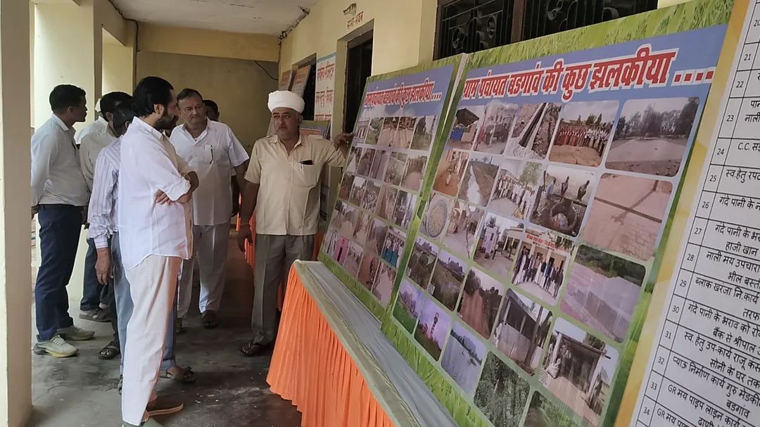 ग्रामीण सेवा शिविर में उमड़ा जनसैलोब: बड़गांव में समस्याओं का मौके पर हुआ निस्तारण, विकास कार्यों की प्रदर्शनी बनी आकर्षण का केंद्र – फोटो 4