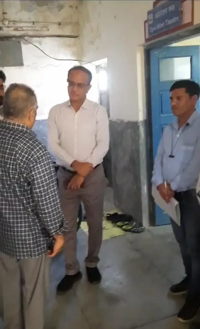 जिला कलेक्टर ने सामुदायिक स्वास्थ्य केंद्र बागोड़ा, प्राथमिक स्वास्थ्य केंद्र झाब एवं राजकीय वरिष्ठ उपाध्याय संस्कृत स्कूल सिवाड़ा का किया औचक निरीक्षण