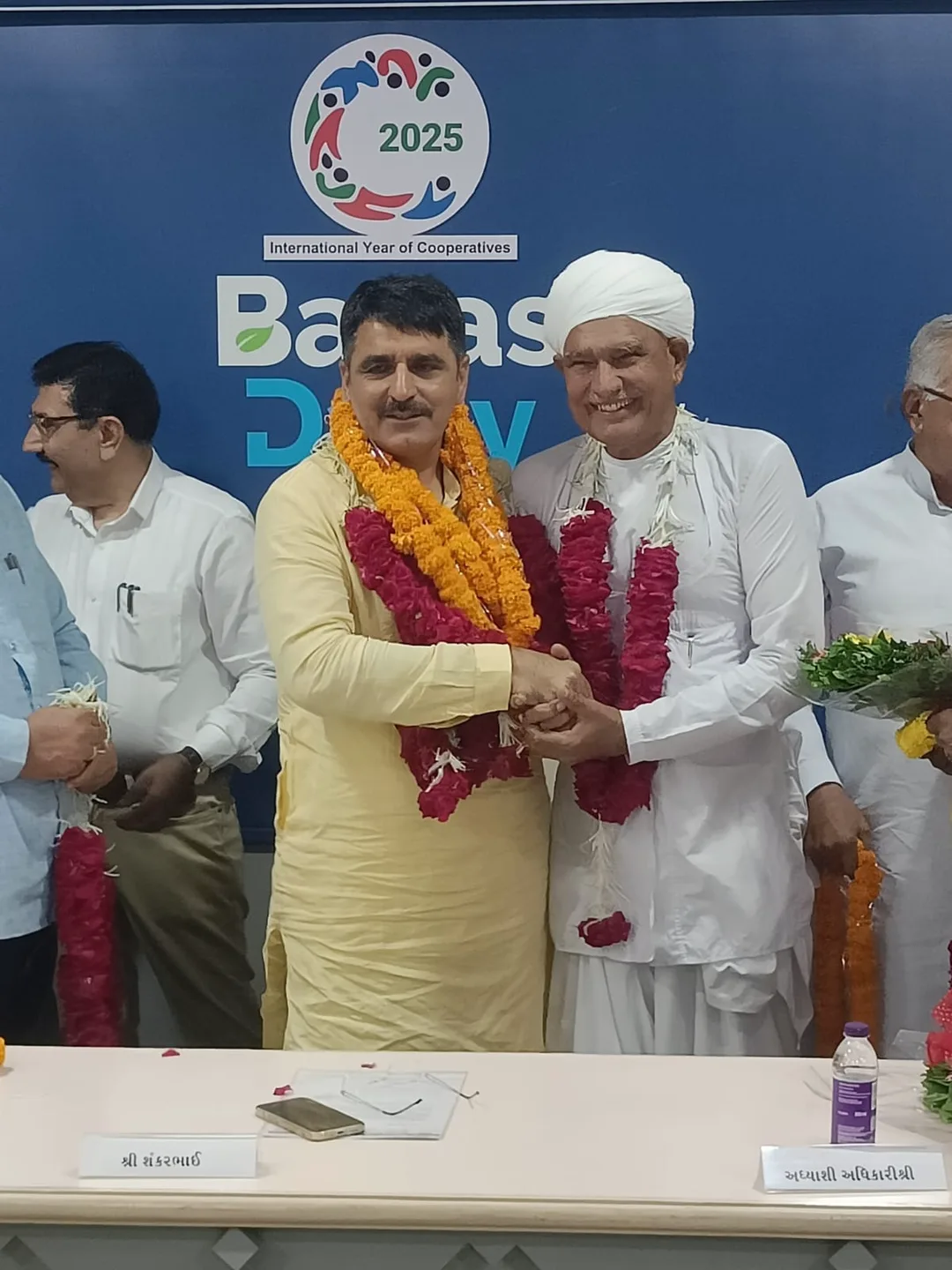 सहकारिता किंगमेकर बने शंकर चौधरी: बनास डेयरी में 'विजय हैट्रिक', लगातार तीसरी बार निर्विरोध चेयरमैन, 15 हज़ार करोड़ के साम्राज्य पर अगले ढाई साल भी राज!