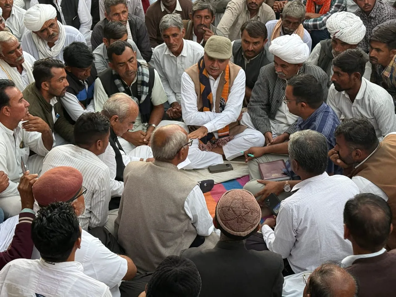 चितलवाना में 5 दिन से चल रहा गतिरोध खत्म: श्रवण सिंह राव बोरली की पहल लाई रंग, प्रशासन से वार्ता के बाद किसानों ने उठाया धरना