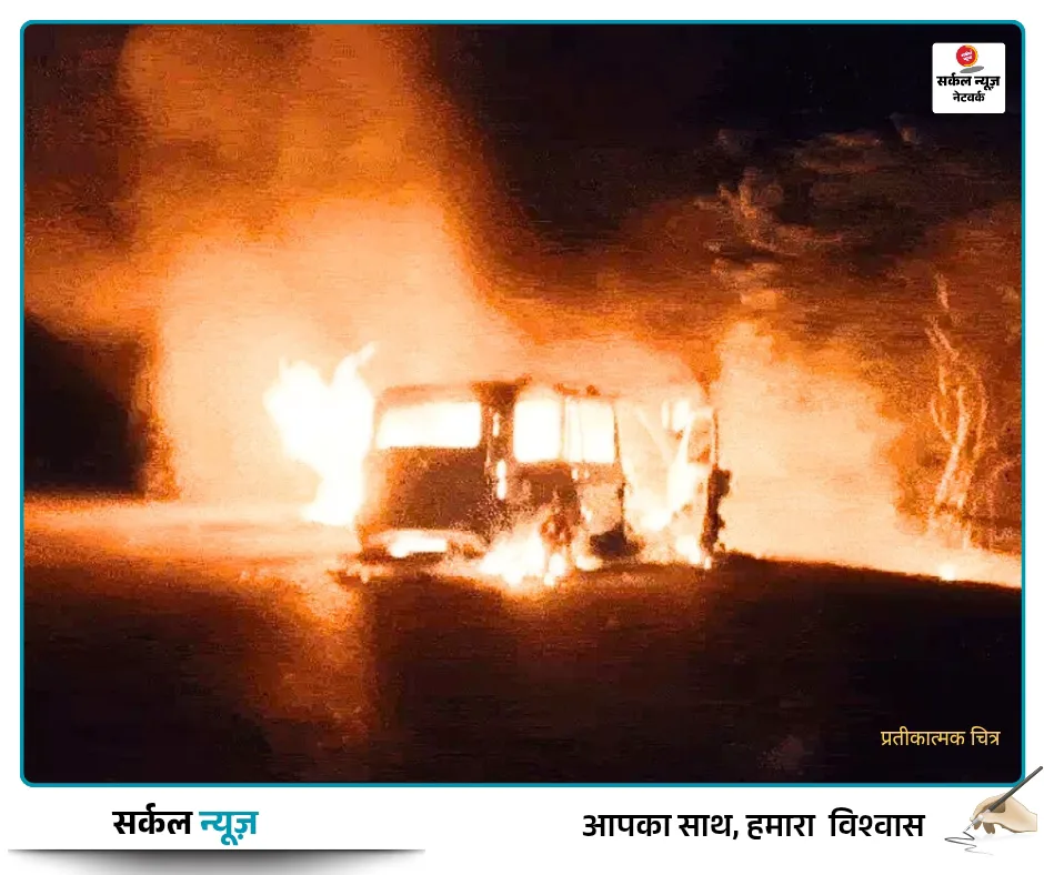 ट्रेलर-स्कार्पियो में भिड़ंत, 4 दोस्त जिंदा जले: एक गंभीर घायल, हादसे के बाद मेगा हाईवे पर लगा जाम