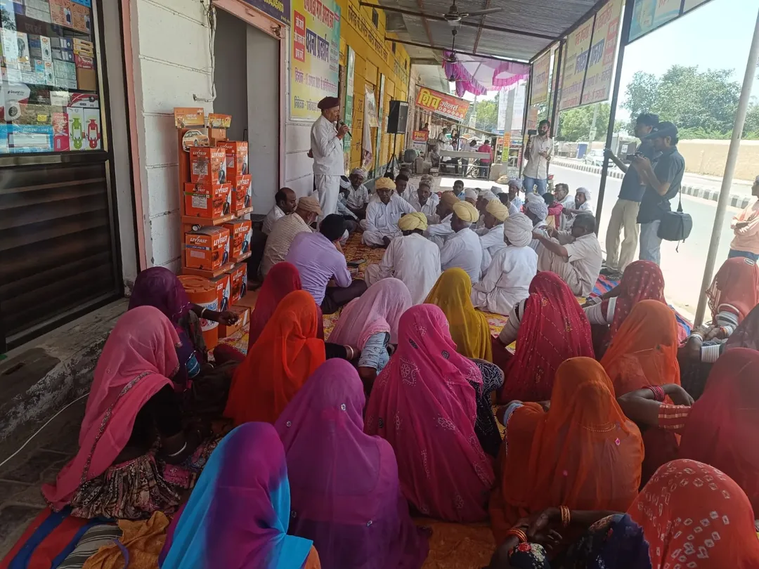 रानीवाड़ा में अनिश्चितकालीन धरना, 17वें दिन चितरोड़ी रहा बंद, अब चक्काजाम और चुनावों के बहिष्कार करने की चेतावनी, प्रतिनिधिमंडल सीएम से मिलने जयपुर जाएगा
