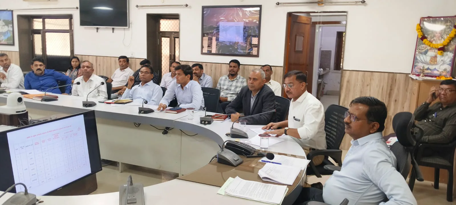 लंबित राजस्व प्रकरणों का त्वरित निस्तारण करें-जिला कलक्टर
