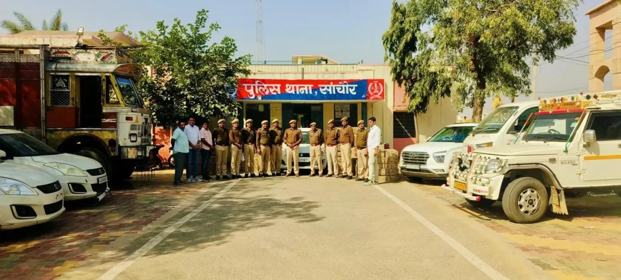 सरहद पलादर में स्थित रहवासी ढाणी से पंजाब निर्मित अवैध अंग्रेजी शराब के 484 कार्टून व कुल 7 वाहन जब्त