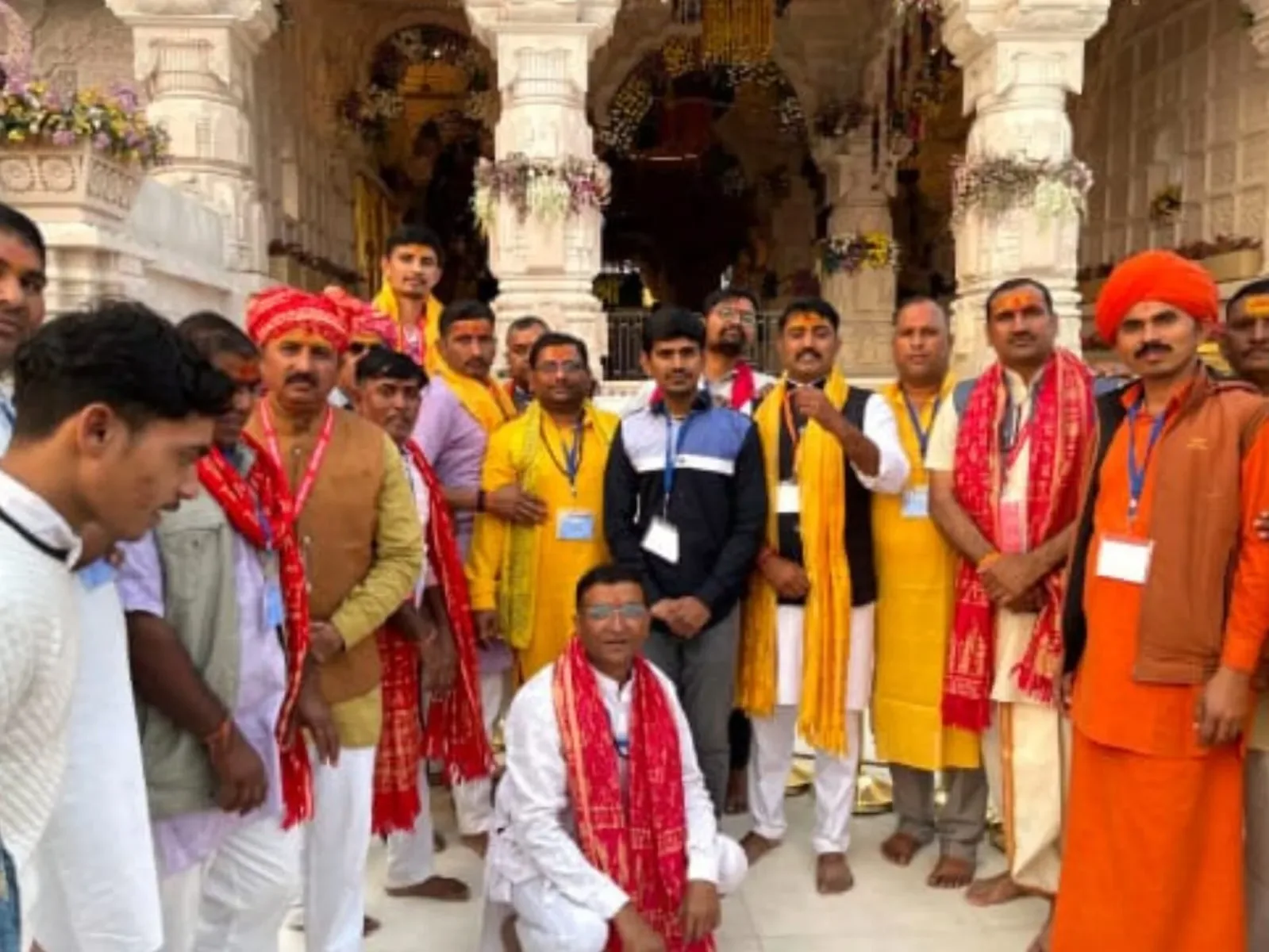 अयोध्या दर्शन कर लौटा श्रद्धालुओं का दल, शहरवासियों ने किया भव्य सम्मान