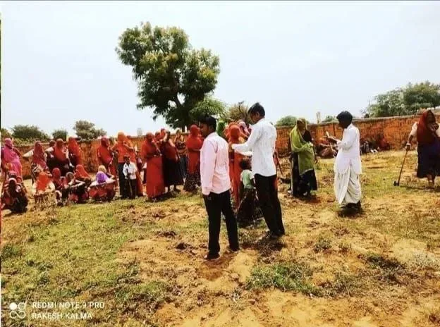 आदिवासियों के कानून की जानकारी आदिवासियों की वेशभूषा में, रानीवाड़ा में पीएलवी का नवाचार – फोटो 2