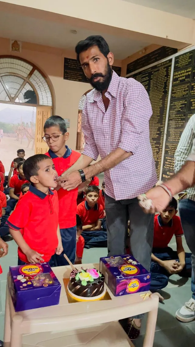 सेवा ही संकल्प: वात्सल्य धाम के बच्चों संग मनाया विधायक रविन्द्र सिंह भाटी का जन्मदिन
