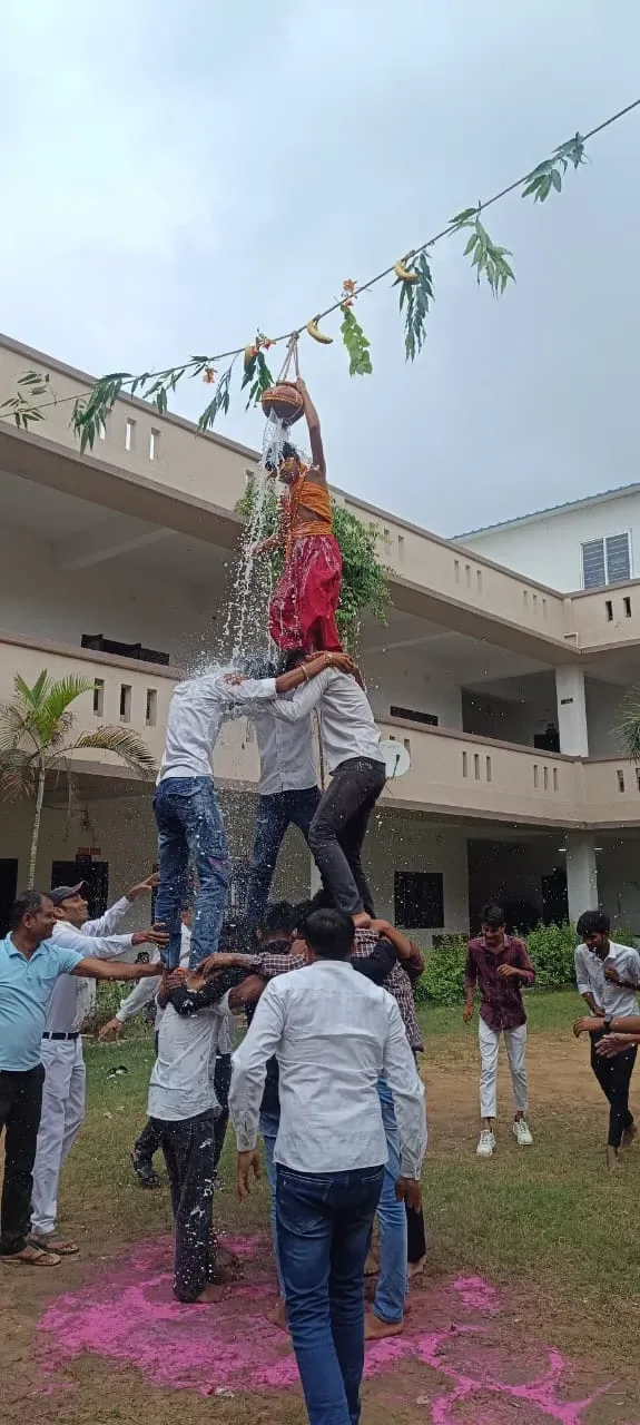 हुआदेवी मानाराम महाविद्यालय में धूमधाम से मनाया दही हांडी उत्सव