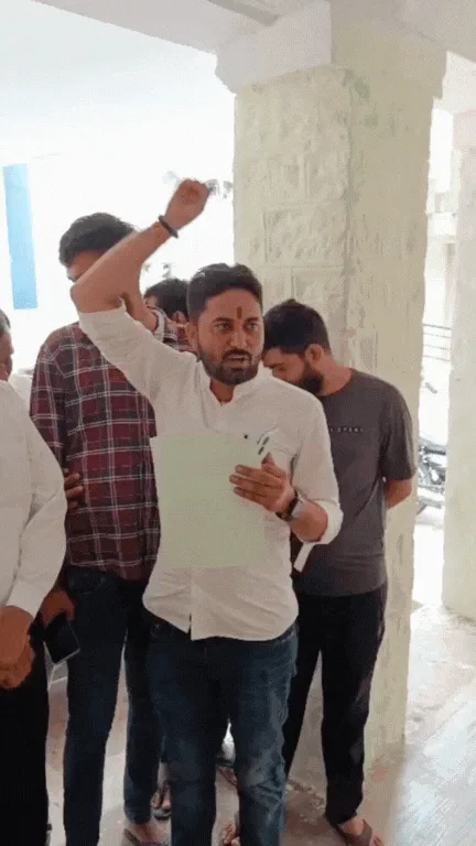 डॉ. राकेश विश्नोई आत्महत्या प्रकरण में न्याय की माँग तेज़ — विश्नोई समाज ने भीनमाल में सौंपा मुख्यमंत्री के नाम ज्ञापन – फोटो 2