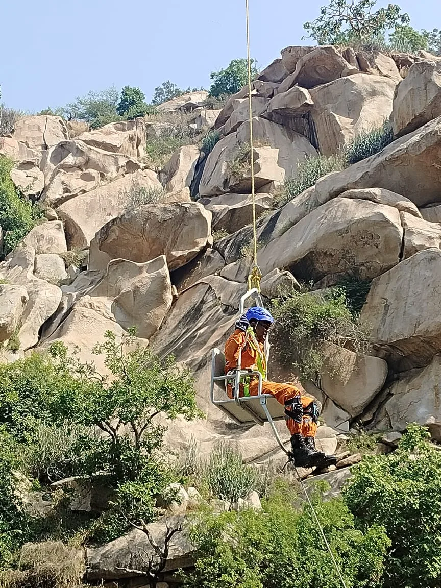 सुंधा माता पहाड़ी पर स्थित रोप-वे में यात्रियों के फंसने की सूचना पर प्रशासन ने की सफल मॉक ड्रिल