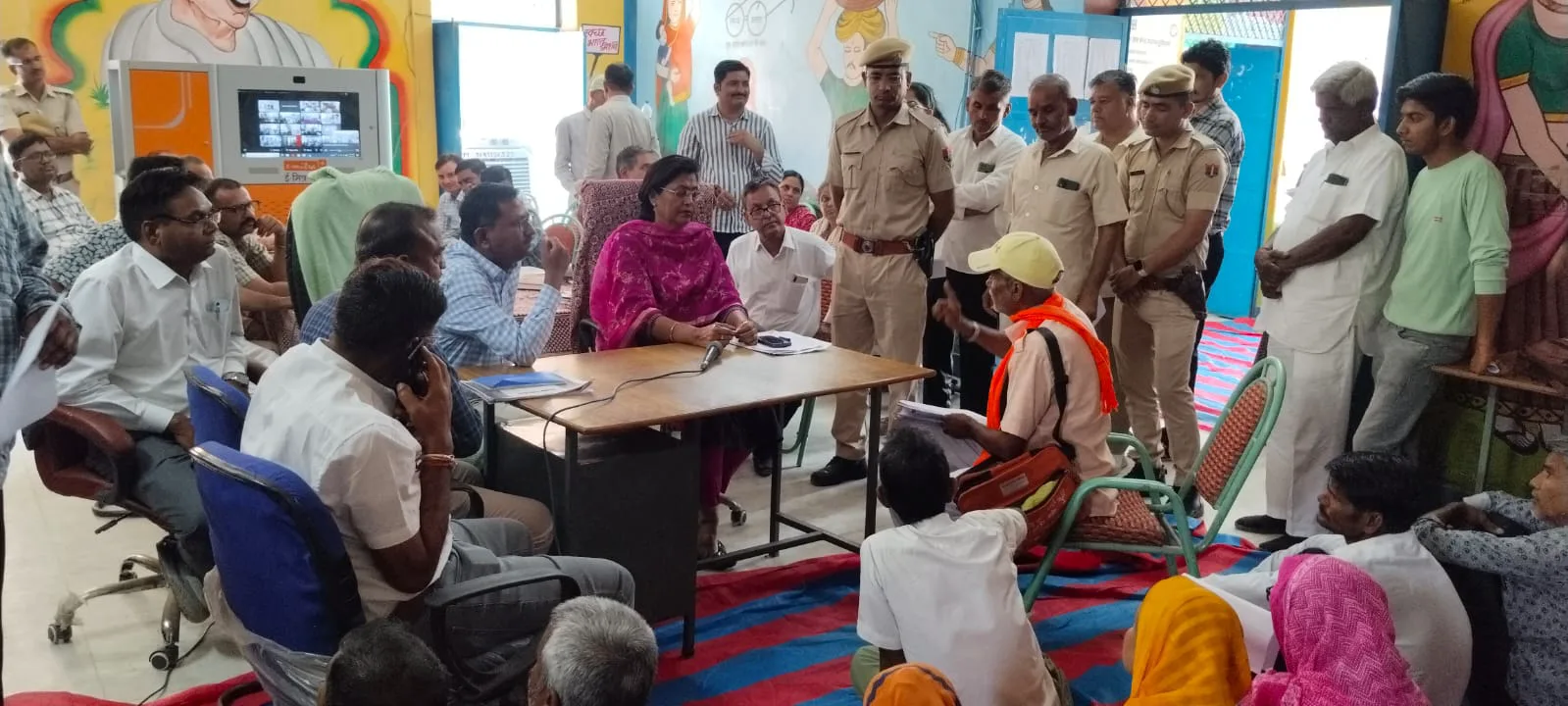 संभागीय आयुक्त ने निम्बला में जनसुनवाई कर आमजन की समस्याओं का किया निस्तारण