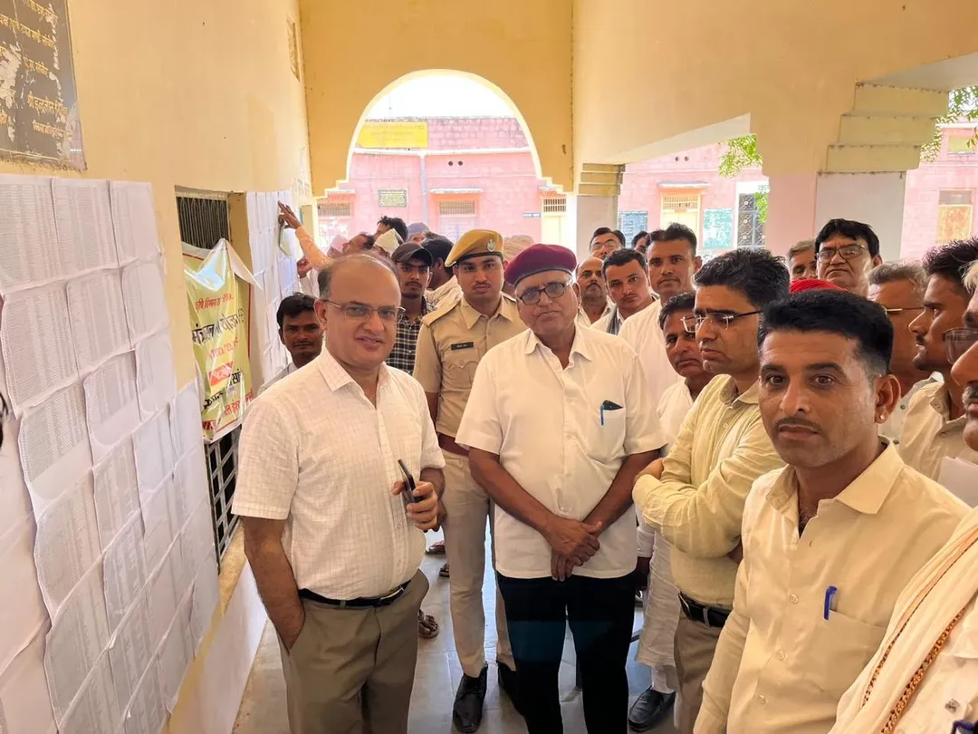 प्रधानमंत्री फसल बीमा योजना के तहत विशेष शिविर का हुआ आयोजन, जिला कलेक्टर ने किया शिविर का अवलोकन