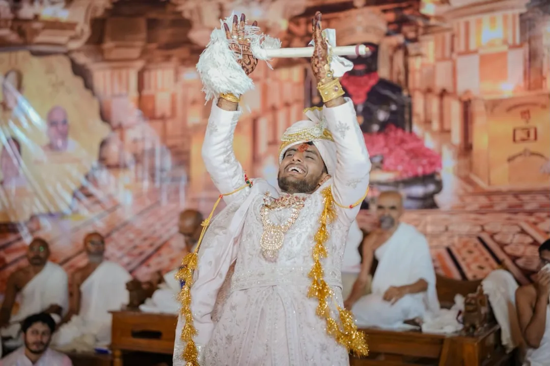 11 बहनों के इकलौते भाई ने त्यागा संसार: हर्षित बने मुनिराज हीतगुणरत्नविजय, दीक्षा समारोह में उमड़ा जनसैलाब – फोटो 3