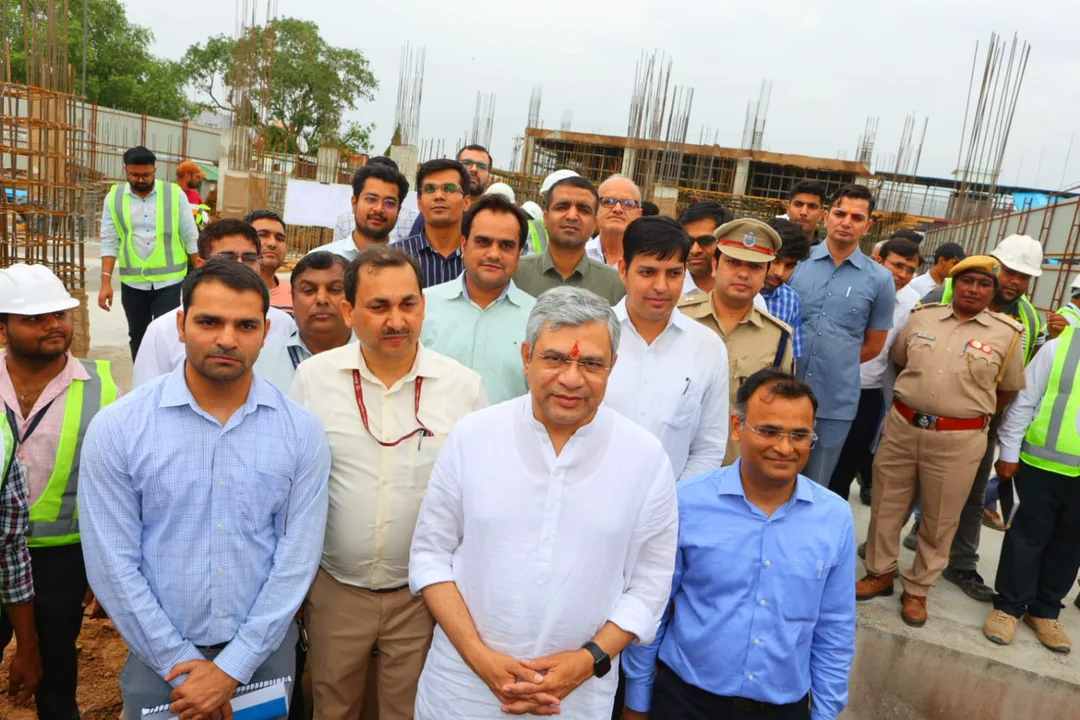 जोधपुर रेलवे स्टेशन पर जल्द मिलेगी विश्वस्तरीय यात्री सुविधाएं, प्रदेश में 44 हजार करोड़ रुपए की रेल परियोजनाएं प्रगति पर- अश्विनी वैष्णव – फोटो 3