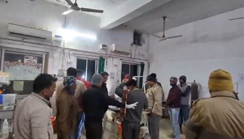 जालोर में नींद तोडने वाला हादसा: NH-325 पर स्लीपर बस पलटी, दंपती समेत तीन की मौत