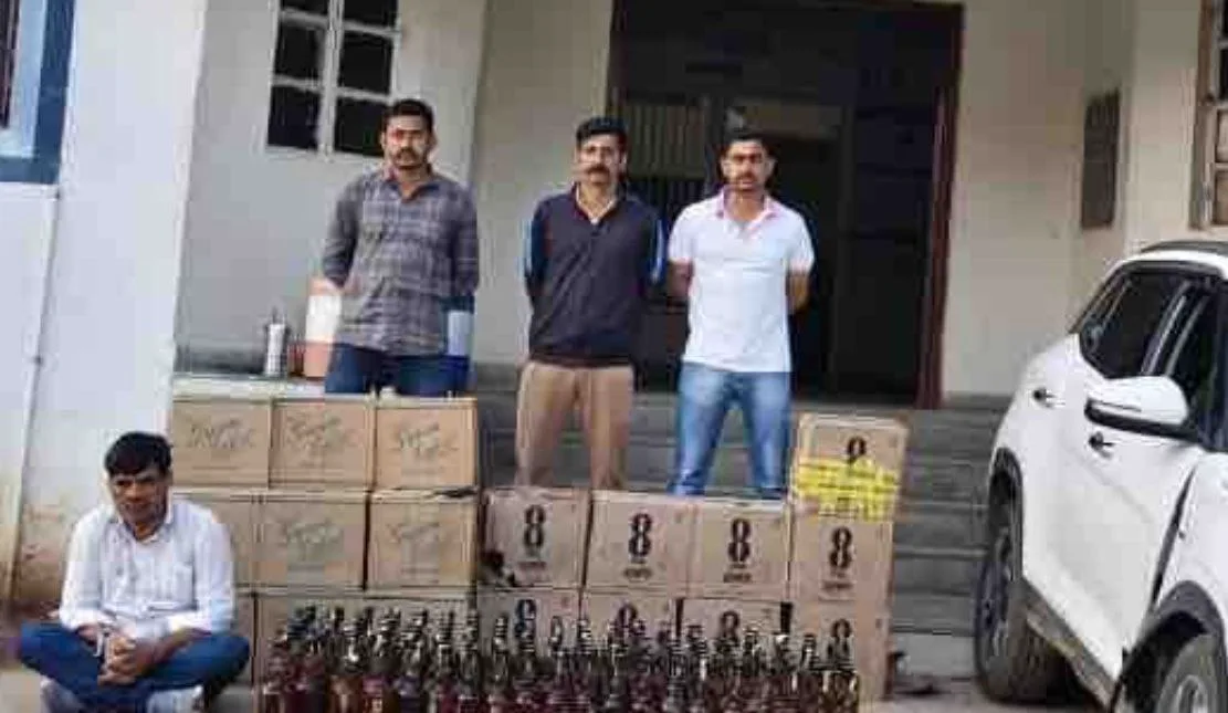 गुजरात-राजस्थान सीमा पर बड़ी कार्रवाई: बनासकांठा LCB ने 14.73 लाख का अवैध शराब जब्त किया, क्रेटा कार चालक गिरफ्तार