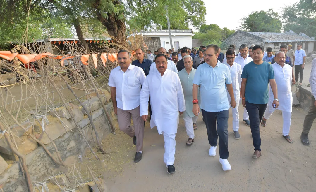 जालोर की धरा पर जननायक का 'देसी अंदाज': पंसेरी की गलियों में घूमे मुख्यमंत्री, सुन्धा धाम में टेका मत्था