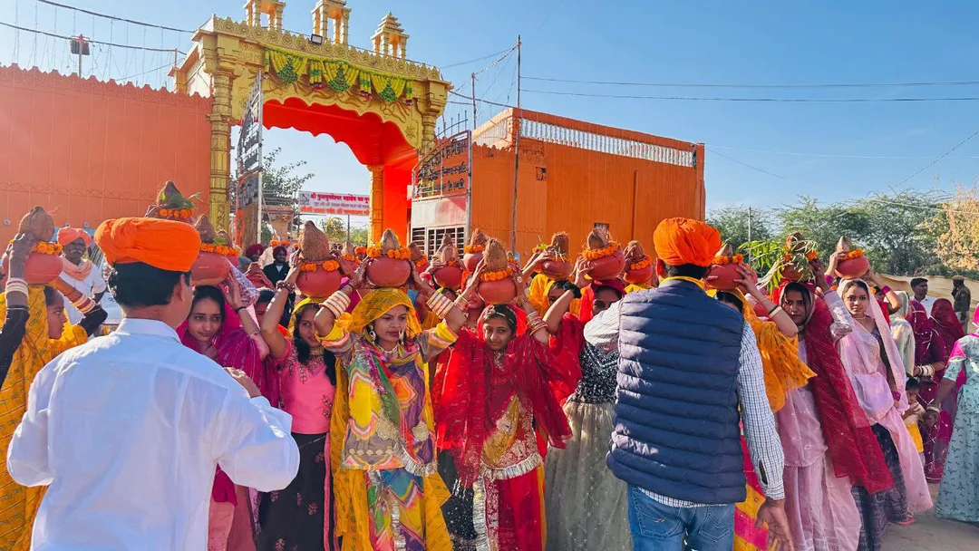 गुन्दाऊ गांव में जलयात्रा के साथ शुरू हुआ प्राण-प्रतिष्ठा महोत्सव, श्रद्धा से निकली जलयात्रा, भोलेनाथ के लगे जयकारे – फोटो 2