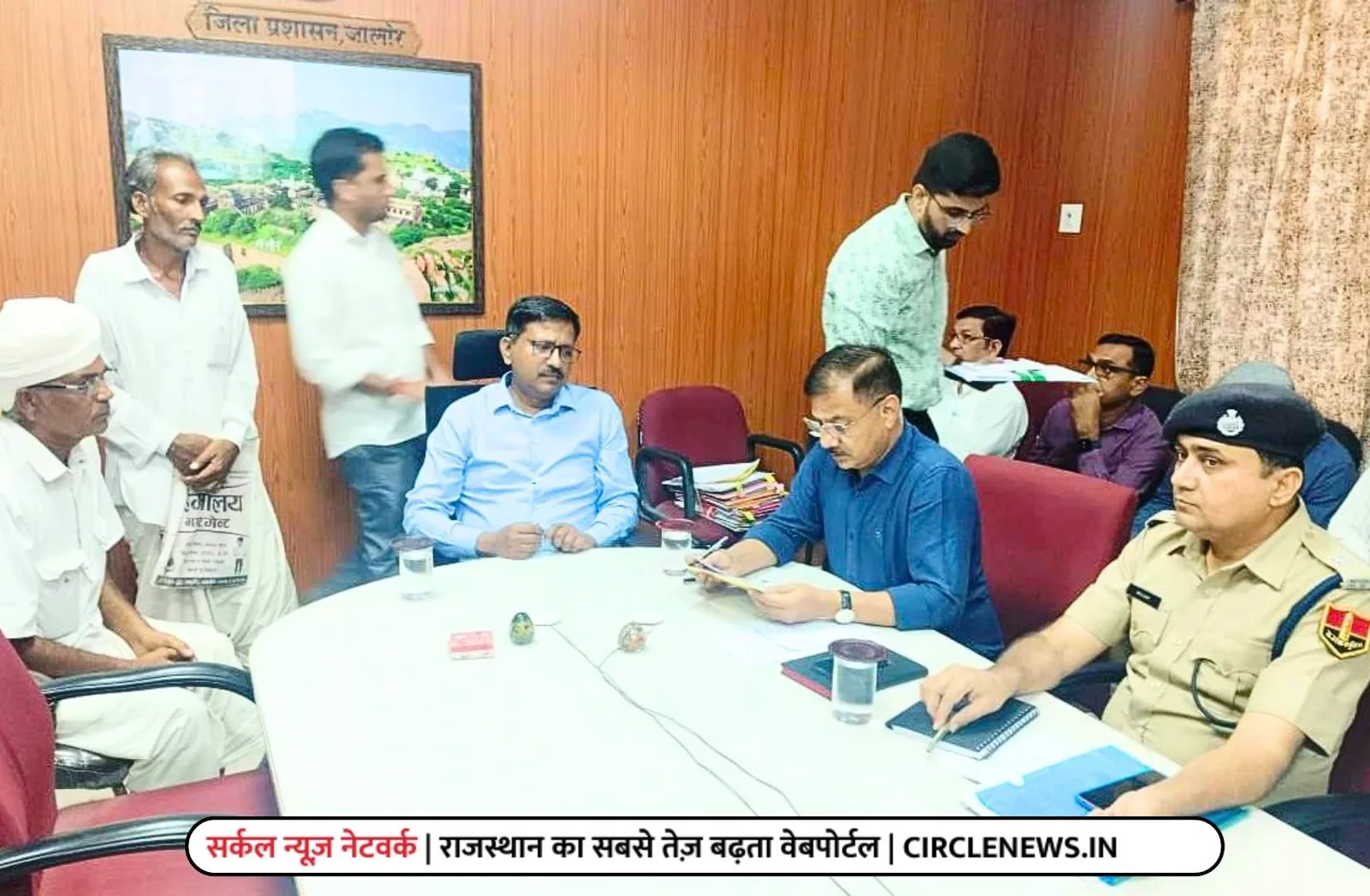 जिला कलक्टर ने जनसुनवाई में परिवेदनाओं को सुनकर उनके त्वरित निस्तारण के दिए निर्देश