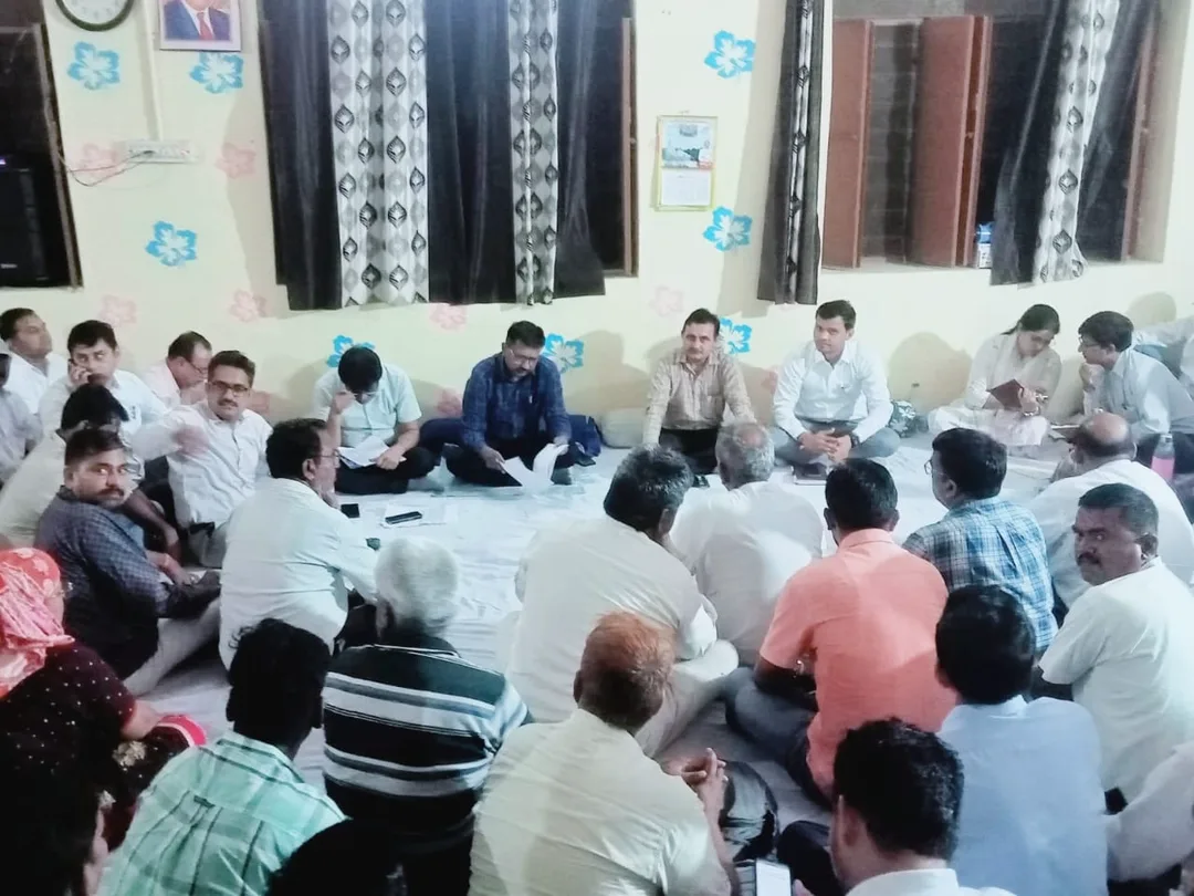 ग्राम बागरा में रात्रि चौपाल का हो रहा आयोजन, लोगों की समस्याओं का हाथों हाथ किया जा रहा समाधान – फोटो 2