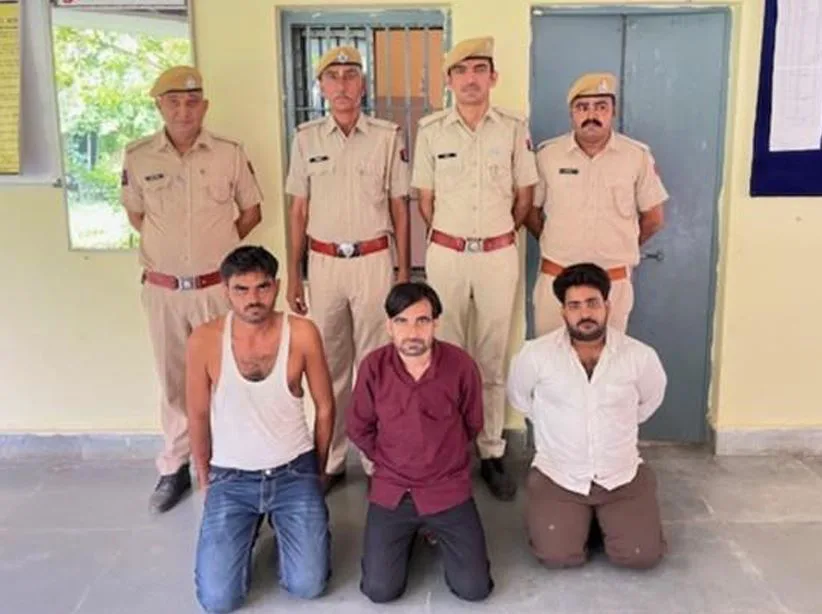 भीनमाल पुलिस ने 'ऑपरेशन संपोलिया' में एमडीएमए (मौली) के साथ तीन आरोपी गिरफ्तार, कार जब्त