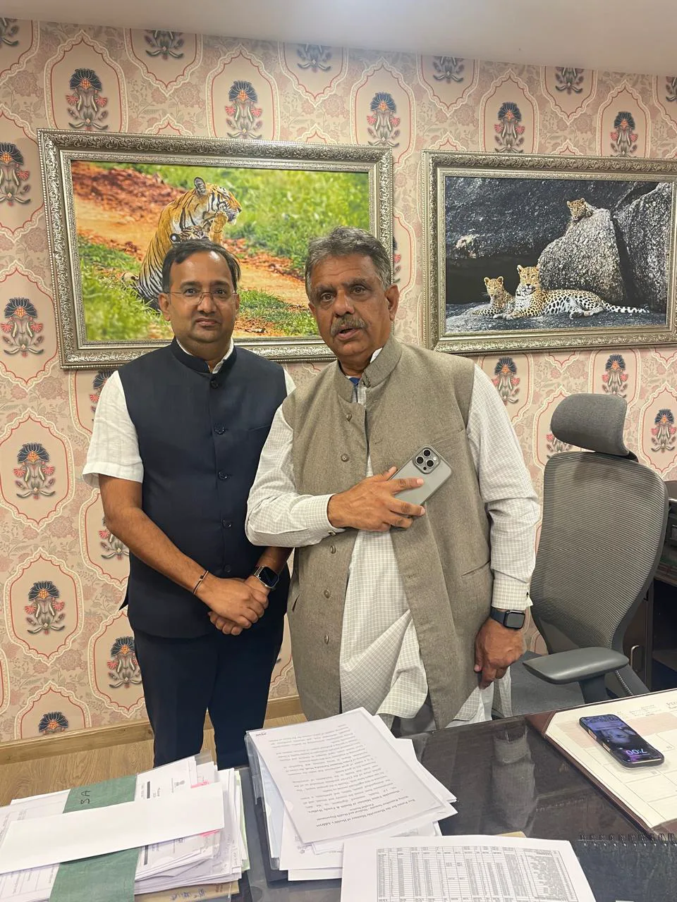 दौलपुरा में अतिशीघ्र स्वीकृत होगा आयुष्मान आरोग्य मंदिर, दानदाता सुनील पुरोहित बनाऐंगे भव्य भवन, मंत्री खींवसर से हुई मुलाकात