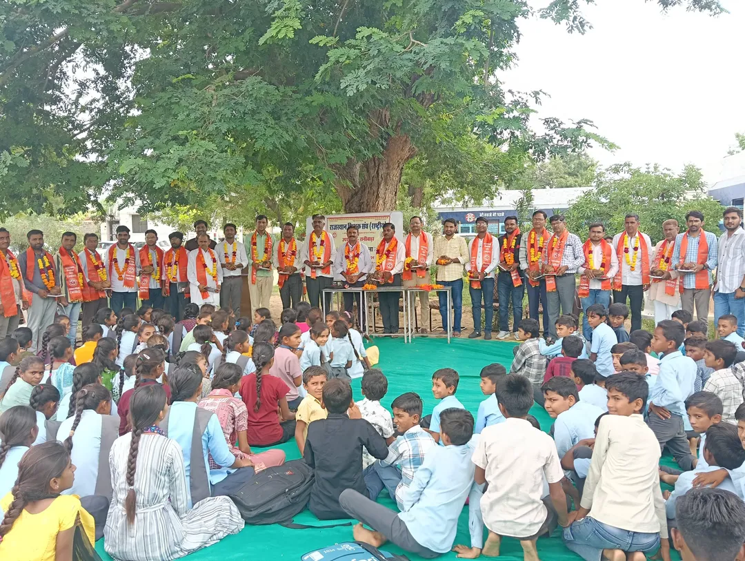गुरु पूर्णिमा पर गुरु वंदन कार्यक्रम आयोजित, शिक्षकों को किया सम्मानित – फोटो 2
