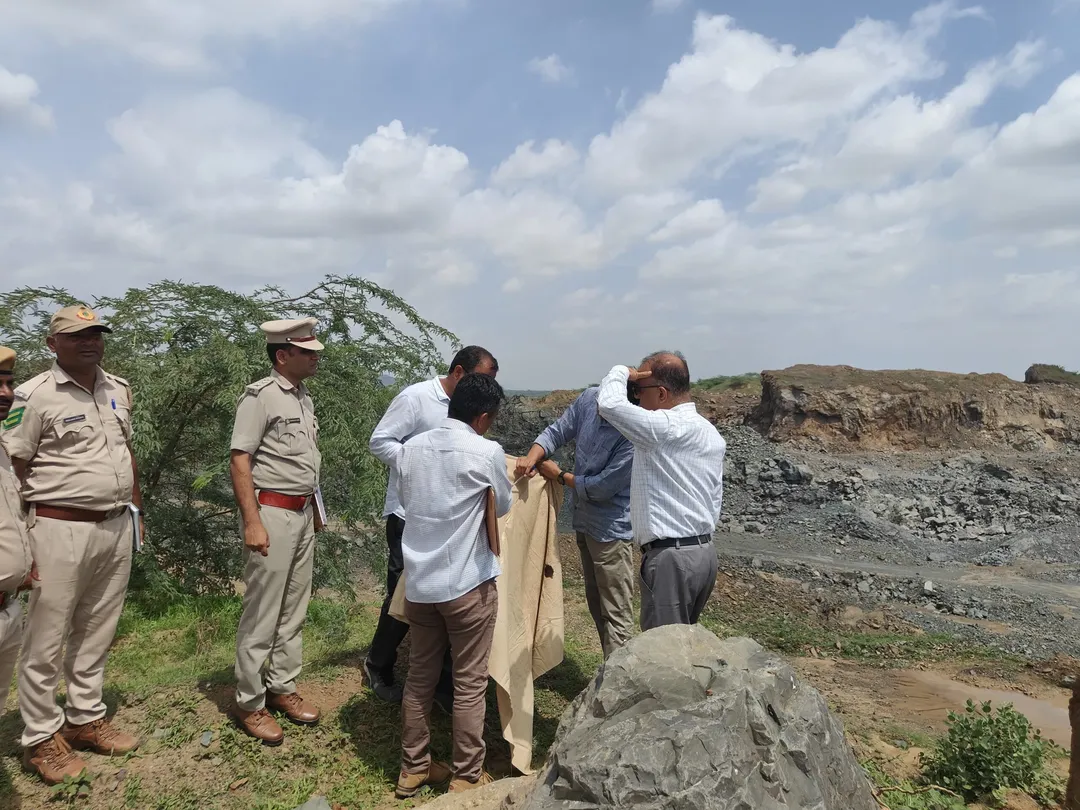 जिला कलेक्टर ने रानीवाड़ा उपखंड स्थित वन क्षेत्र का किया निरीक्षण – फोटो 3