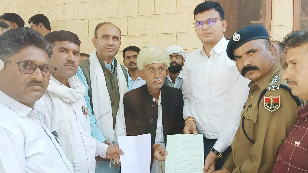 भीनमाल: कोड़िटा में सनसनीखेज लूट! | 75 वर्षीय बुजुर्ग की पत्थर मारकर हत्या, आरोपियों की गिरफ्तारी तक 3 गांवों के लोगों ने रोका पोस्टमार्टम – फोटो 2