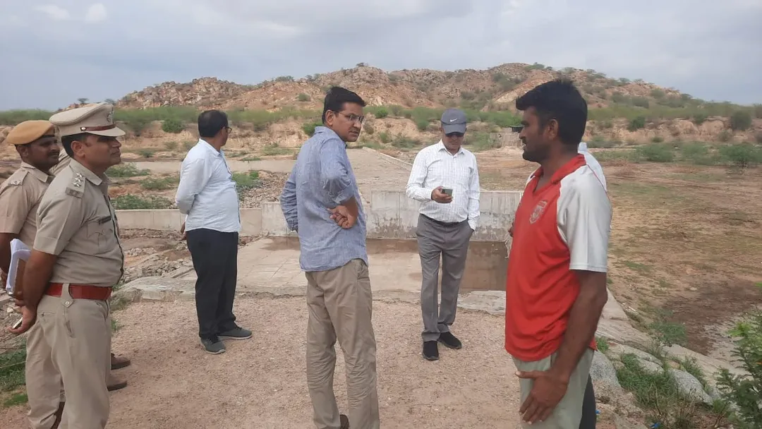 जिला कलेक्टर ने रानीवाड़ा उपखंड स्थित वन क्षेत्र का किया निरीक्षण – फोटो 2