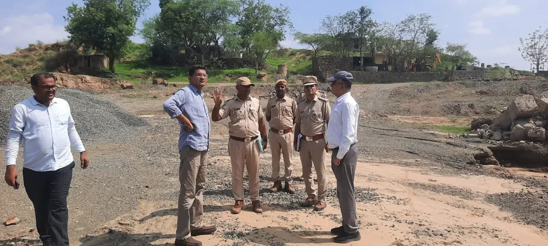 जिला कलेक्टर ने रानीवाड़ा उपखंड स्थित वन क्षेत्र का किया निरीक्षण