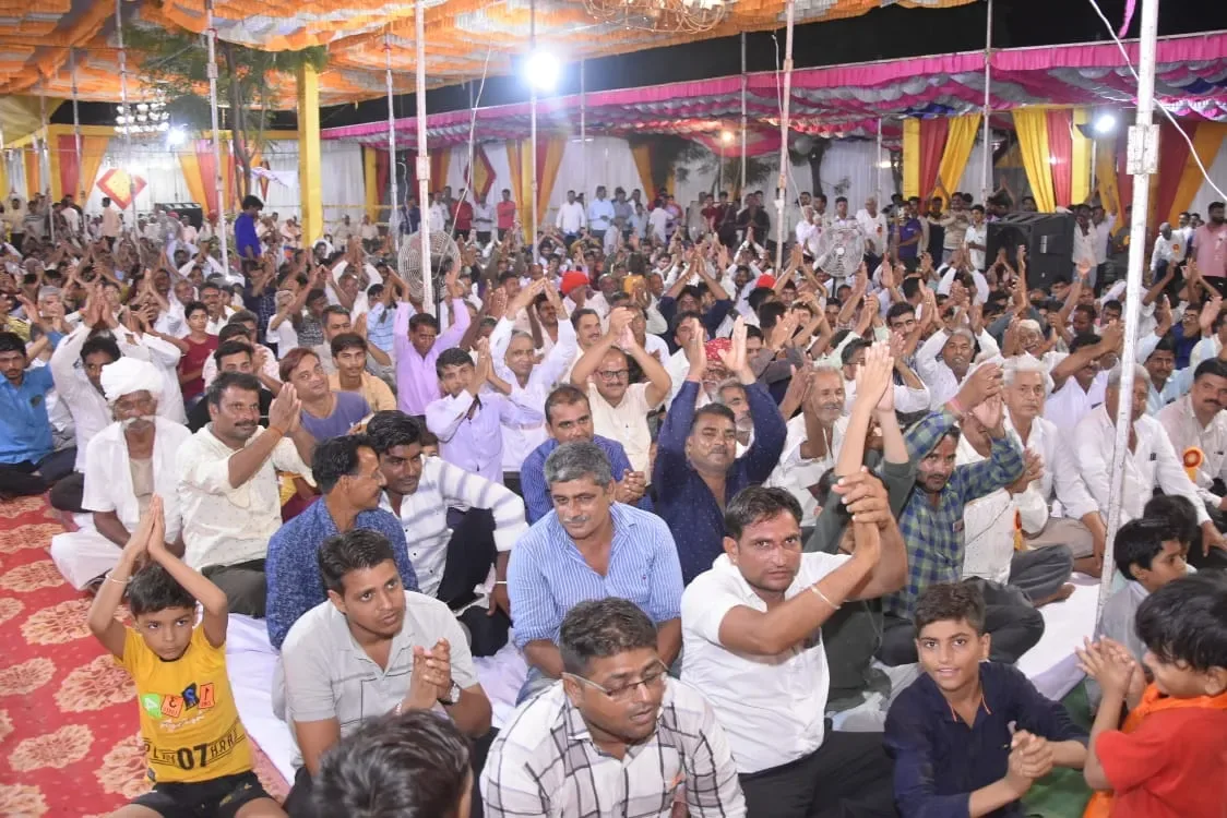 संत शिरोमणि लिखमीदास जी महाराज के जयंती महोत्सव पर रात्रि में हुई विशाल भजन संध्या