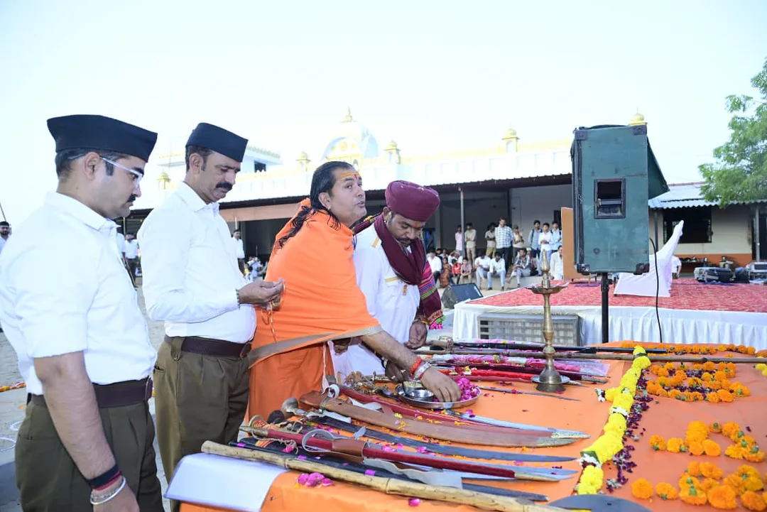 पुनासा में संघ का शक्ति प्रदर्शन: शताब्दी महोत्सव पर उमड़ा जनसैलाब, भव्य पथ संचलन से दिखा संगठन का विराट स्वरूप