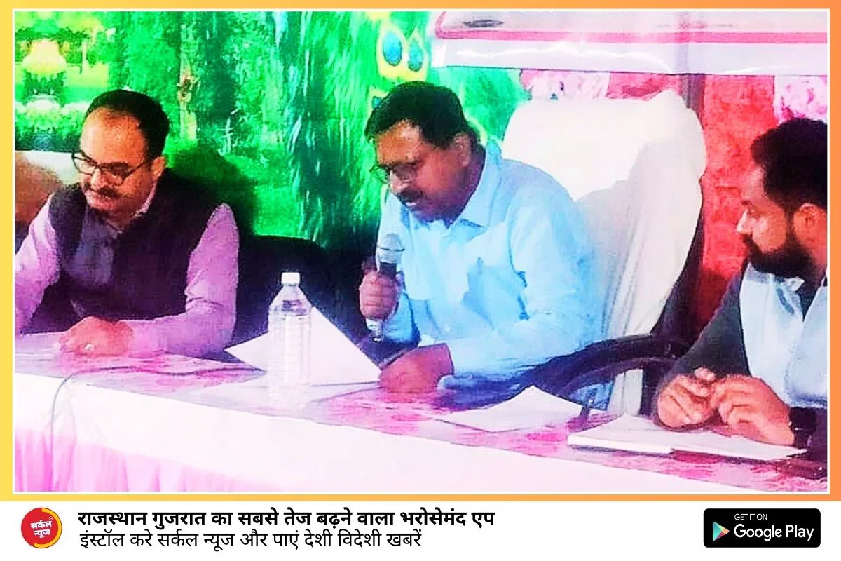 रात्रि चौपाल में प्रस्तुत परिवादों को सुनकर उनका मौके पर करवाया समाधान
