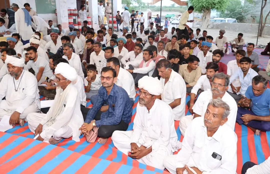 ग्राम पंचायत सूराचंद में रात्रि चौपाल का हुआ आयोजन, जिला प्रशासन ने ग्रामीणों की समस्याओं का किया समाधान – फोटो 2