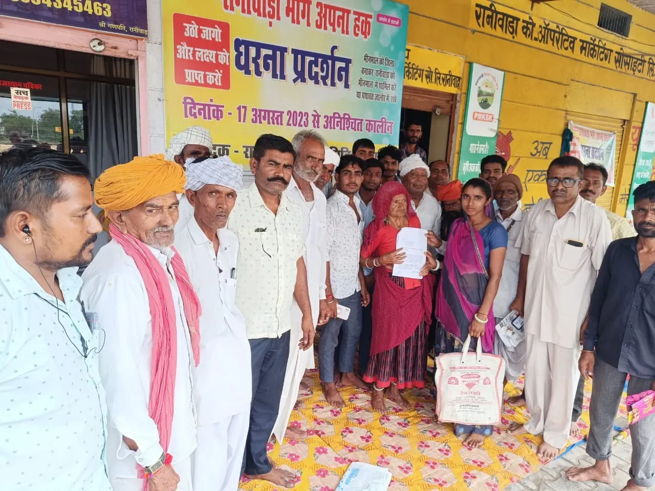 रानीवाड़ा को इंतजार है राजस्व मंत्री के आदेश का, बेमियादी धरना 35वें दिन भी जारी, 93 साल के बुजुर्ग भी बैठे धरने पर