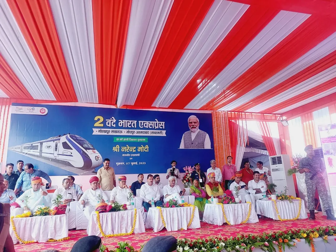 प्रधानमंत्री द्वारा वीडियो कॉन्फ्रसिंग के माध्यम से जोधपुर-अहमदाबाद (साबरमती) वन्दे भारत रेलसेवा को हरी झण्डी दिखाकर किया रवाना