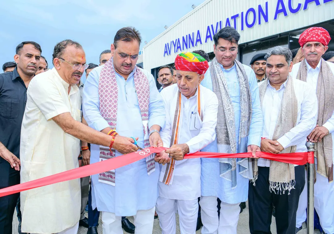 अव्याना एविएशन एकेडमी का मुख्यमंत्री शर्मा ने उद्घाटन, जालोर सिरोही सांसद लुम्बाराम भी मौजूद – फोटो 3