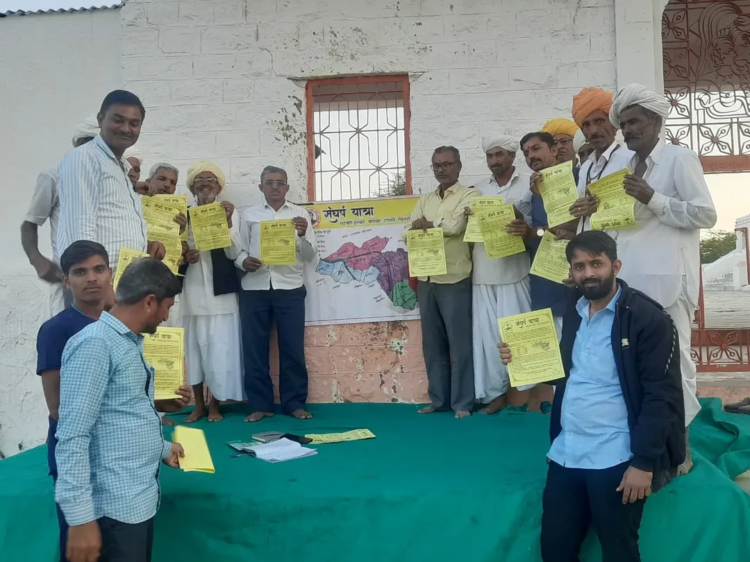 चितरोड़ी भूअभिलेख क्षेत्र को रानीवाड़ा से हटाने की मांग को लेकर संघर्ष यात्रा का हुआ शुभारंभ – फोटो 2