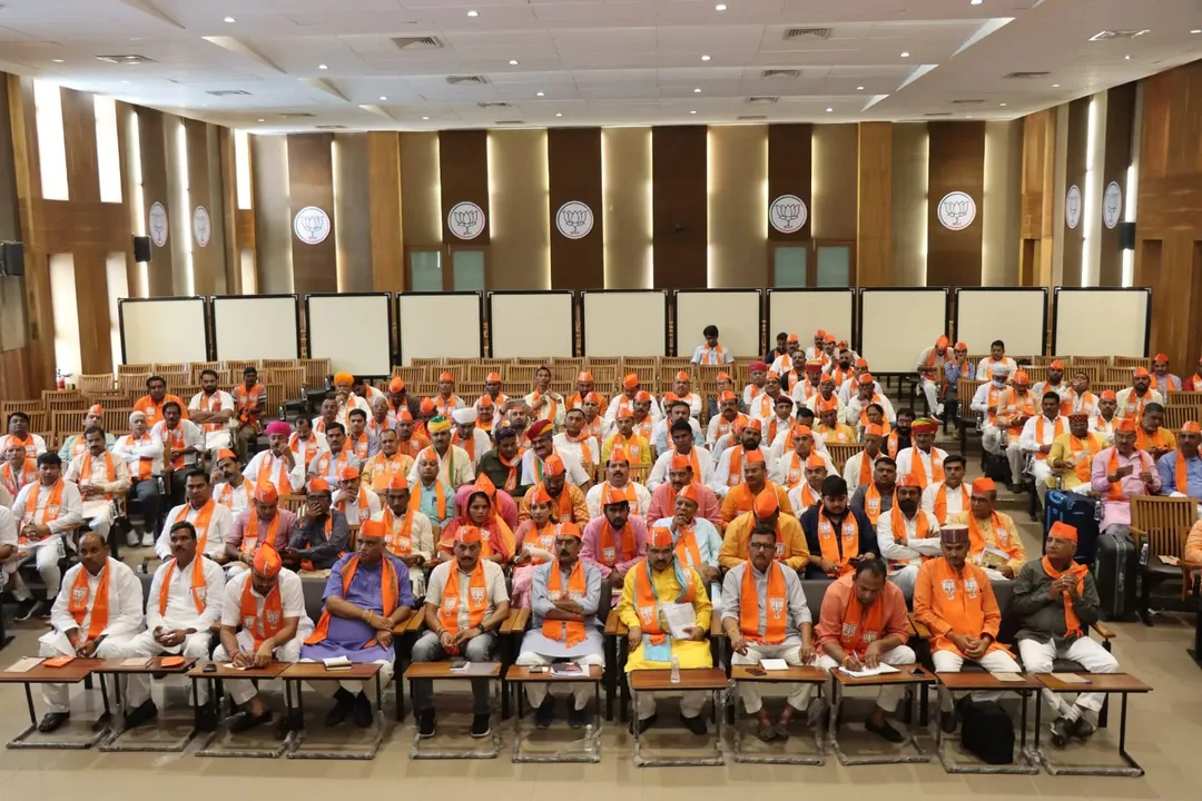 देवल ने गांधीनगर में चुनावों का मोर्चा संभाला, प्रवासी राजस्थानियों में जबरदस्त क्रेज, भाजपा का केसरिया माहौल