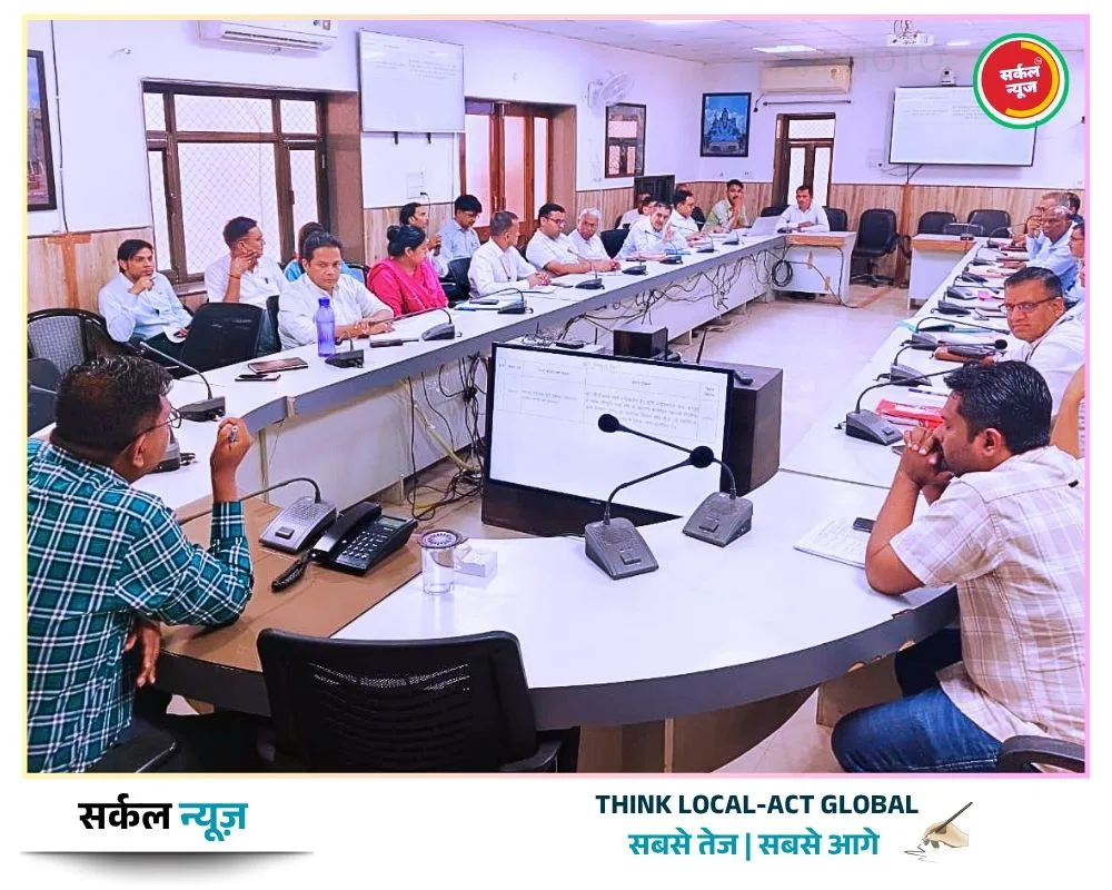 फ्लैगशिप योजनाओं व बजट घोषणाओं को प्राथमिकता से पूरा करें: जिला कलेक्टर