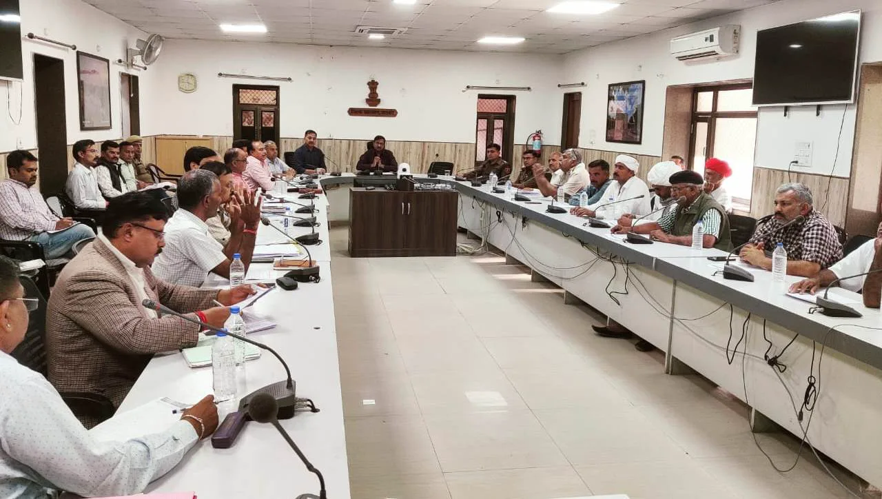 जिला प्रशासन एवं किसान प्रतिनिधियों के मध्य हुई वार्ता