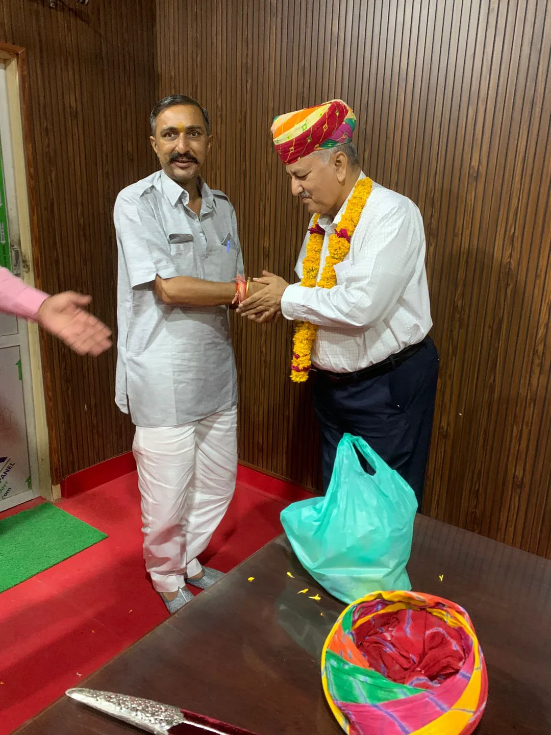 महानगर मुंबई में सफलता का परचम लहराने वाले 'माटी के लाल' बाबूसिंह राजगुरु का शिवगंज में भव्य अभिनंदन
