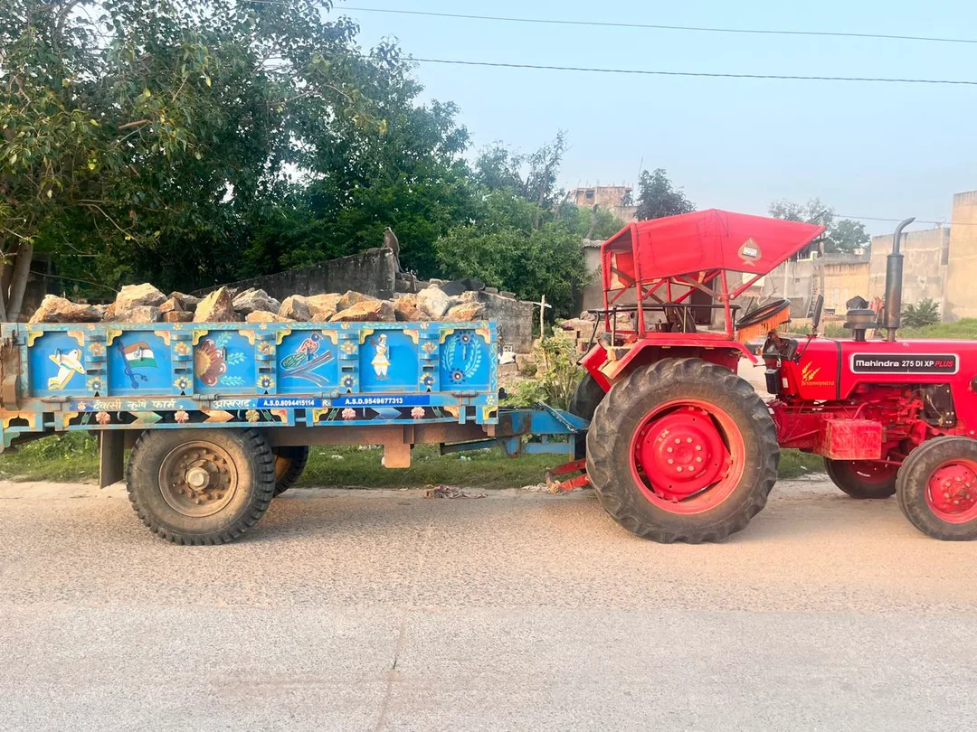 अवैध खनन के विरुद्ध वन विभाग रानीवाड़ा की कार्रवाई, 2 ट्रैक्टर ट्रॉली किए जब्त – फोटो 2
